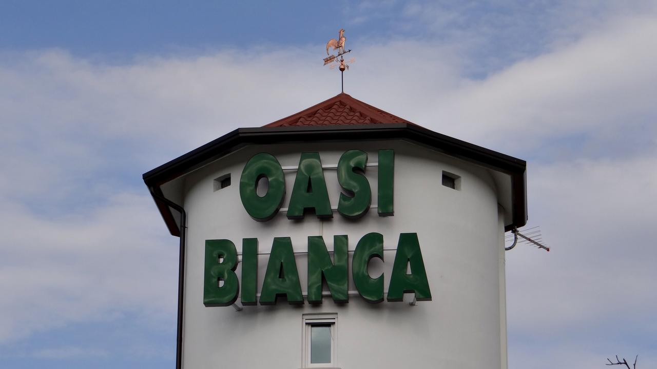 ホテル Oasi Bianca Pomposa エクステリア 写真